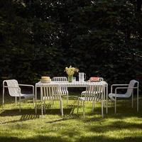Ensemble table et chaises en fer forgé blanc de style nordique pour extérieur, idéal pour cours, balcons, cafés en plein air tendance et espaces de détente décontractés