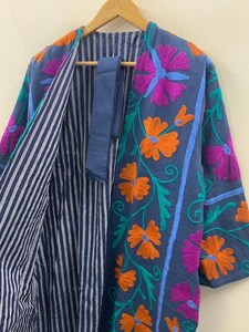 เสื้อคลุมกิโมโนกำมะหยี่ปักลายดอกไม้สไตล์โบฮีเมียนสำหรับผู้หญิง ทำมือ เหมาะสำหรับใส่พักผ่อนในฤดูหนาว - Product Image 3