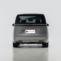 Nouveau véhicule électrique LEAPMOTOR D99 MPV spacieux et confortable pour passagers, destiné à l'exportation