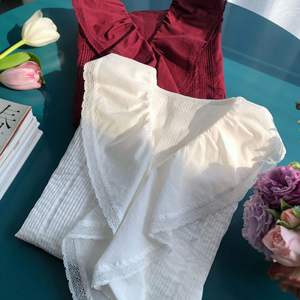 Blusa de algodón plisada con cuello en V, estilo vintage, de encaje, color liso, con pliegues de organza, estilo francés romántico, resistente, para mujer - Product Image 3