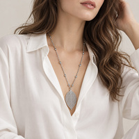 Collier long avec pendentif feuille en filigrane couleur argent et chaîne perlée pour femme, bijou élégant pour pull, accessoire de mode pour soirée, cadeau