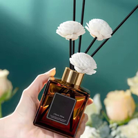 Diffuseur de roseau de fleur de parfum de maison d'hôtel de la bouteille en verre carrée Offre Spéciale 200ml avec le bâton