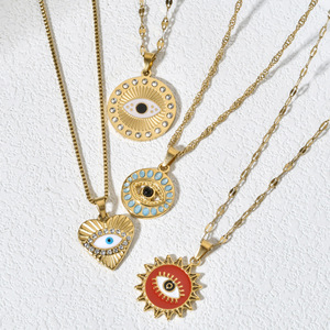 Amuletos Surtidos para Niños con Símbolos de Protección: Ojo Turco y Hamsa |   Collares con Colgante de Acero Inoxidable Chapado en Oro de 18K - Regalo de Moda - Product Image 5