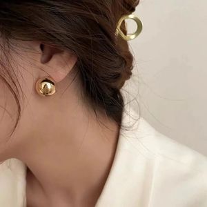 Xinfly Joyería al por Mayor, Aretes Minimalistas Pequeños de Oro de 18K con Forma de Bola, Aretes de Moda para Mujer - Product Image 5