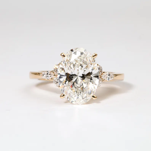 Anillo de Diamante Ovalado Cultivado en Laboratorio, Oro Sólido, Estilo Vintage, con Tres Piedras, Anillo de Compromiso Elegante, Regalo para Pedida de Mano - Product Image 1