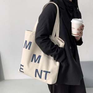 กระเป๋าผ้าแคนวาสแบบขายส่งสั่งทำได้ เป็นมิตรกับสิ่งแวดล้อม มีช่องซิป หูหิ้วแบบเชือก พิมพ์โลโก้ตามสั่ง สำหรับผู้หญิง - Product Image 3