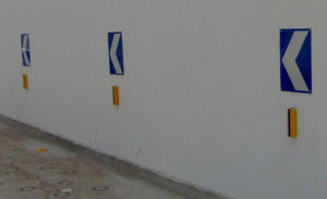 Reflector Rectangular para Barandas de Carreteras con Alto Rendimiento de Reflectancia y Resistencia a la Abrasión. - Product Image 6