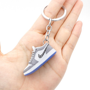 พวงกุญแจรูปรองเท้า <span class=keywords><strong>AJ1</strong></span> <span class=keywords><strong>Low</strong></span>-top แบบขายส่ง รุ่น Chicago Sakura Hanamichi North Carolina Blue Sneakers กล่องสุ่มอุปกรณ์เสริม - Product Image 6