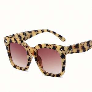 Gafas de Sol Cuadradas Extra Grandes con Montura Grande y Diseño de Leopardo Vintage, Protección UV400, Color Negro, para Mujer, Moda 2022 - Product Image 4