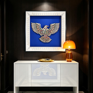 Décoration murale haut de gamme en forme d'aigle sculpté multicouche avec incrustation de diamants, style rétro doré, pour clubs, villas et projets hôteliers - Product Image 1