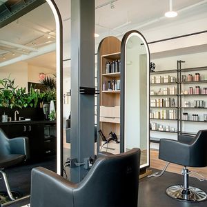 Muebles de Salón de Belleza Estación de Estilismo de Doble Cara con Espejo de Barbero para Peluquería en Arco de Madera con Luz Led - Product Image 3