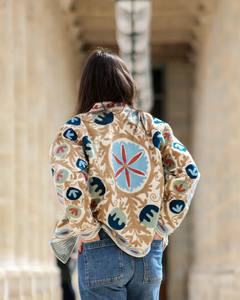 Chaqueta de Invierno Acolchada Bordada a Mano Suzani de la Mejor Calidad, Tejida, Ecológica, Estilo Boho, Clásica, Elegante, 100% Algodón - Product Image 2