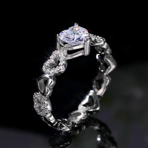 Anello a forma di cuore per donna, gioielli da dito romantici e minimalisti alla moda - Product Image 4