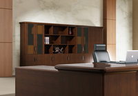 Meuble de bureau exécutif en bois grainé avec portes en verre trempé, étagères ouvertes et rangement inférieur verrouillable