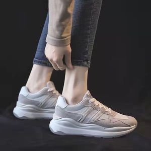 รองเท้าลำลองสไตล์เกาหลีแบบสวมใส่สบาย น้ำหนักเบา ดีไซน์ทันสมัย สีสันสดใสสำหรับฤดูร้อน ฤดูใบไม้ผลิ และฤดูใบไม้ร่วง พื้นหนาแบบตาข่าย ผ้าที่ยืดหยุ่นได้ - Product Image 2