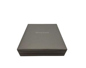 Grande version Boîte à bijoux de luxe Logo en métal Cuir PU Boîte à bijoux grise Boîte à collier Accessoires pour femmes - Product Image 1