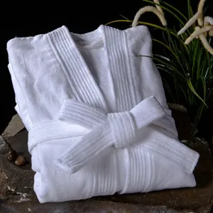Albornoces de algodón blanco para hotel de lujo Albornoces de terciopelo de corte largo para Estación de aguas termales Sauna SPA Albornoz