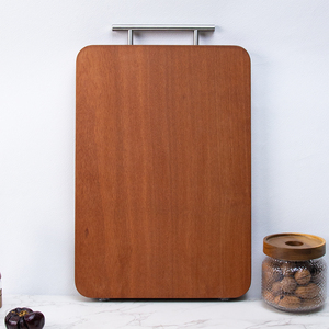 Tabla <span class=keywords><strong>de</strong></span> <span class=keywords><strong>cortar</strong></span> <span class=keywords><strong>de</strong></span> madera grande <span class=keywords><strong>de</strong></span> Pterocarpus Macrocarpus con mango, alfombrilla antideslizante, diseño que ahorra espacio para uso en la <span class=keywords><strong>cocina</strong></span> - Product Image 5