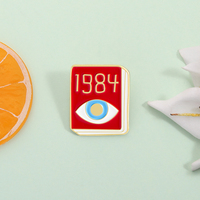Classique roman 1984 oeil émail broche George Orwell livre conception métal broche revers Badge bijoux cadeau pour amis en gros