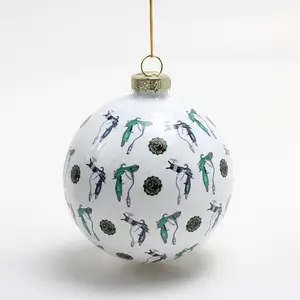 4-20cm 도매 사용자 정의 디자인 흰색 유리 크리스마스 공 장식품 크리스마스 크리스마스 크리스마스 선물을위한 파란색 장식 패턴으로 페인트