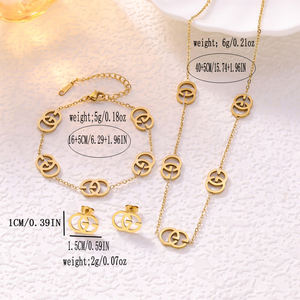 उच्च गुणवत्ता वाली महिलाओं के गहने सेट ज्यामितीय पत्र जी स्टेनलेस स्टील अनियमित खोखले नेकलेस नेवलियों और कंगन - Product Image 2