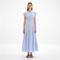 Nouvelle Robe Midi Femme Bleu Clair à Col Rond Manches Courtes Taille Smockée Plissée Asymétrique à Volants Personnalisée Vente en Gros