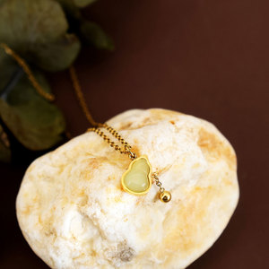 Collier personnalisé avec logo, en acier inoxydable plaqué or 18 carats, résistant à l'eau et inaltérable, motif gourde, pour femme - Product Image 2