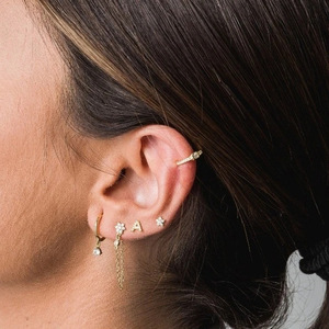 ต่างหูแบบติดหูเดี่<span class=keywords><strong>ย</strong></span>ว ตัวอักษร A-Z ประดับเพชรซิร์คอน ชุบทองคำขาว 18K บนตัวเรือนทองแ<span class=keywords><strong>ด</strong></span>ง  ทำจากเงินแท้ 925 ป้องกันการแพ้ เหมาะสำหรับทุกเพศทุกวั<span class=keywords><strong>ย</strong></span> สวมใส่ได้ทุกวัน - Product Image 6