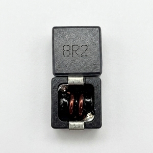 Inducteur SMD à fil plat FIXÉ IND 8.2UH 13A 11.8MOHM pour convertisseurs DC-DC à courant élevé - Product Image 1