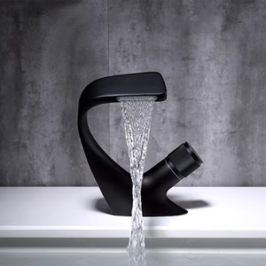 Rubinetto Moderno Nero Monocomando Senza Contatto <span class=keywords><strong>in</strong></span> <span class=keywords><strong>Acciaio</strong></span> Inox Cromato con Valvola <span class=keywords><strong>in</strong></span> Ceramica <span class=keywords><strong>per</strong></span> Lavabo <span class=keywords><strong>Bagno</strong></span> Acqua Calda/Fredda - Product Image 1