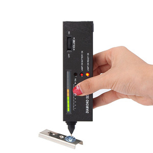 Testeur de pierres précieuses Diamond Se, forme rectangulaire noire, mesureur de conductivité thermique pour la détection de diamants, moissanites, jades et cristaux. - Product Image 1