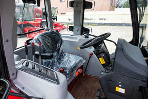 Lutong รถบดถนนแบบล้อ4WD 240แรงม้า LTS2404เครื่องยนต์ดีเซลทรงพลัง32F กระปุกเกียร์32R และยางล้อหลังคู่ใหญ่ - Product Image 4