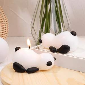Grandes bougies chauffe-plat parfumées au design mignon de panda endormi pour la décoration intérieure, la table à manger et la chambre à coucher pour Noël et les vacances - Product Image 4