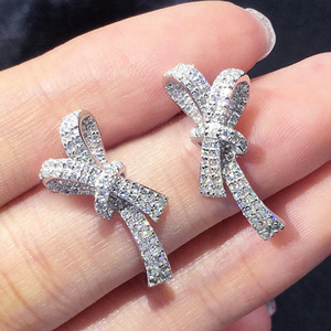 Orecchini a perno con fiocco, eleganti e di lusso, gioielli per le orecchie da donna, per uso quotidiano, outfit da festa, accessorio regalo - Product Image 1