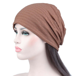 Vente en gros de chapeaux de <span class=keywords><strong>chimio</strong></span> baggy décontractés pour femmes à rayures à la mode pour printemps et été - Product Image 3