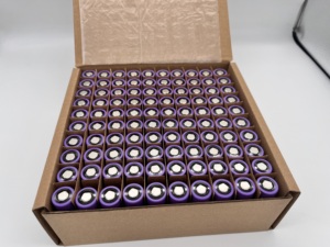 Batería Recargable de Iones de Litio ISR18650-2500 de 3.7V 2500mAh 30A de Alta Descarga para Linternas, Juguetes RC, Ventiladores y Dispositivos POS - Product Image 4