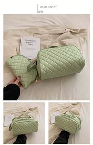 Bolsa de Maquillaje Impermeable de PU con Cierre de Cremallera, Moderna, Bonita, de Alta Calidad, Acolchada, de Gran Capacidad, para Guardar Artículos de Aseo para Viaje - Product Image 2