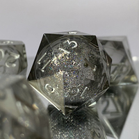 Ensemble de dés en résine faits à la main avec noyau liquide D&D, ensemble de dés bleus pour Donjons et Dragons, cadeaux personnalisés, jeux de rôle