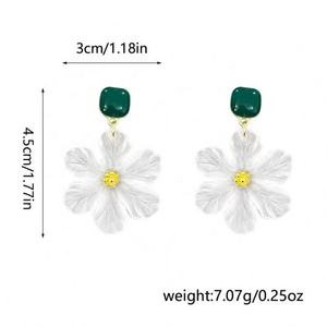 ต่างหูคริสตัลและเพชรเทียมรูปดอกไม้สีขาวเรียบง่ายอเนกประสงค์สำหรับผู้หญิง - แฟชั่นฤดูร้อนสุดอินเทรนด์สำหรับวันครบรอบ - Product Image 3