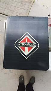 Guardabarros de Goma Resistentes Personalizados de 24"x24" para Camiones con Logotipo, Guardabarros para Camiones y Remolques con Logotipos de Diferentes Tamaños - Product Image 2