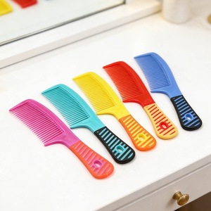 Venta directa de fábrica de peines de plástico vintage coloridos para uso doméstico, aptos para hombres y mujeres, incluyendo peines planos y rectos. - Product Image 3