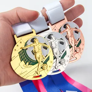 ميدالية معدنية مخصصة لرياضة المصبوب وجوائز كأس كرة القدم الكأس والميداليات