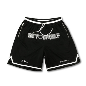 Short de basket-ball noir brodé personnalisé en maille à double épaisseur et fermeture à glissière - Product Image 3