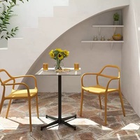 Ensemble de table et de chaises de jardin en plastique moderne, durable et écologique pour une utilisation en parc