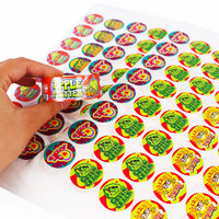 Étiquette personnalisée 3D en relief avec vernis UV sélectif, logo texturé tactile et perforations latérales pour couvercles de boîtes et emballages en métal