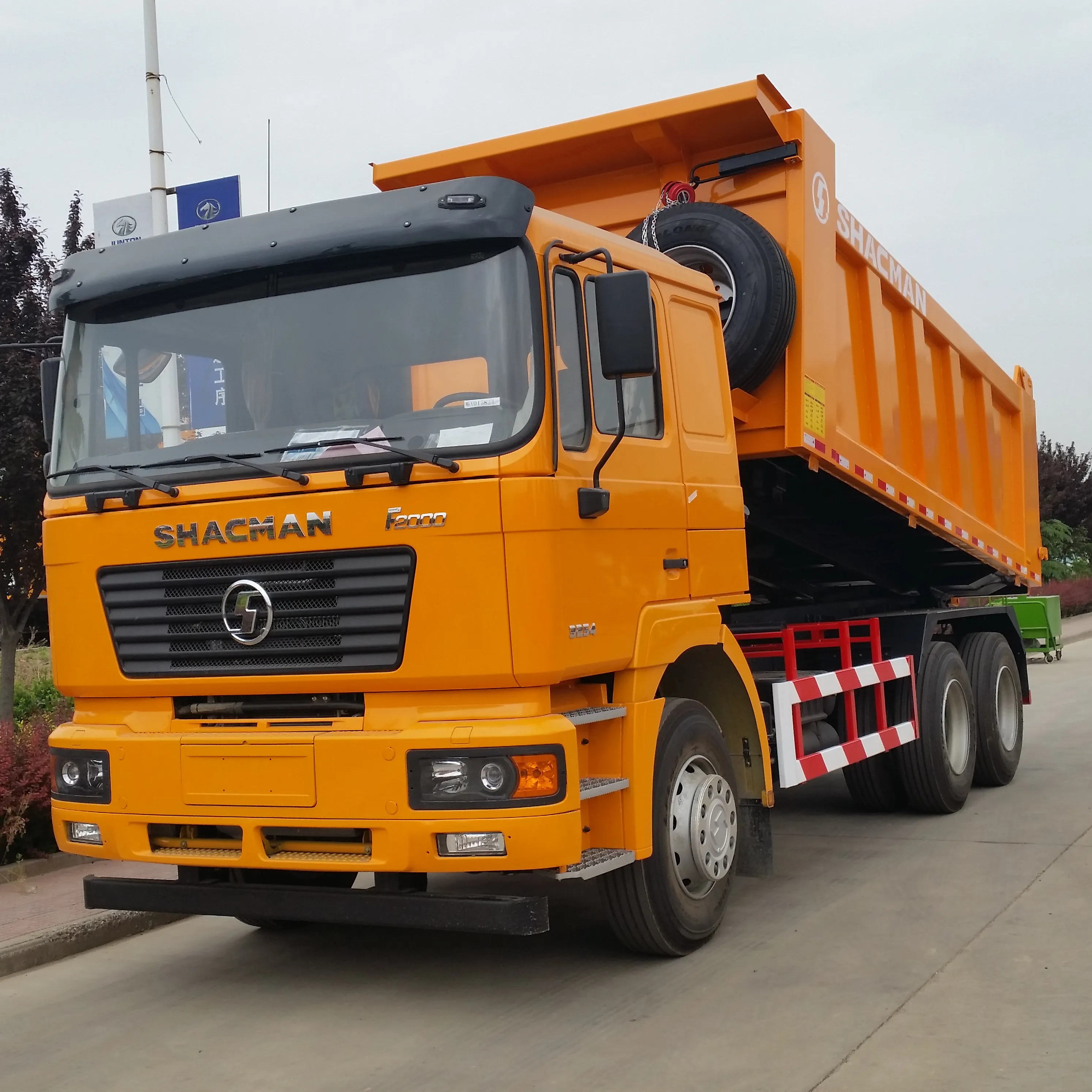 F2000 Extended Flat Top Cabine Dump Truck Verkopen Aan Algerije