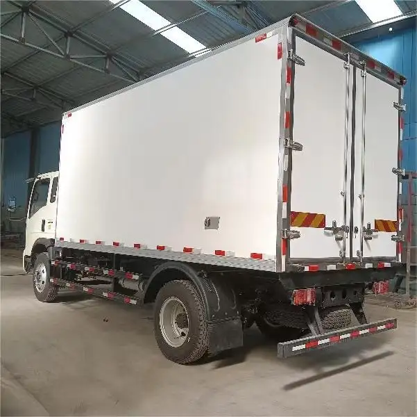 SINOTRUK 5ton 10ton 15ton Mini Freezer Truck Cargo HOWO 4X2 Nevera Box Refrigerated Van freezer trucks para leche