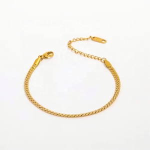 กำไลข้อมือสแตนเลสสตีลชุบทอง 18K PVD ลายก้างปลาประดับมุกผีเสื้อสุดฮิต-ขายส่งเป็นของขวัญ - Product Image 1
