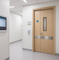 Porte intérieure personnalisable en acier, aluminium et bois pour hôpital et clinique avec surface en stratifié haute pression (HPL) pour projets médicaux