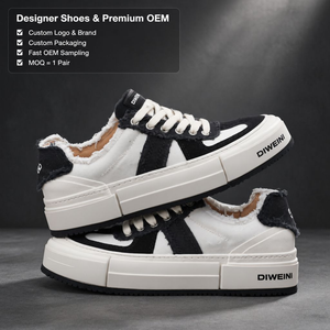 Zapatillas de Diseño de Lujo para Hombre y Mujer, de Alta Calidad, en Lona Negra y Blanca, Estilo Deconstruido, Nuevas - Product Image 1
